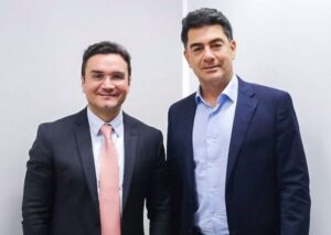 Em-Brasilia-prefeito-de-Araripina-garante-recursos-para-revitalizacao-de-pracas-em-reuniao-com-o-ministro-do-Turismo-696x494-1